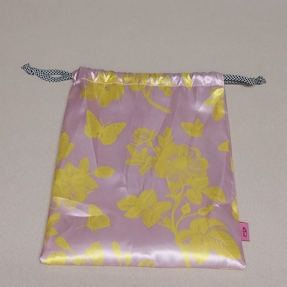 Pink satin drawstring pouch 🔻 - Picture 7 of 7